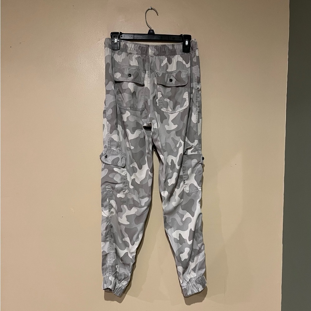 C&C of California Women's Grey Camo Cargo Joggers Size Small 100% Lyocell Casual - Picture 4 of 7